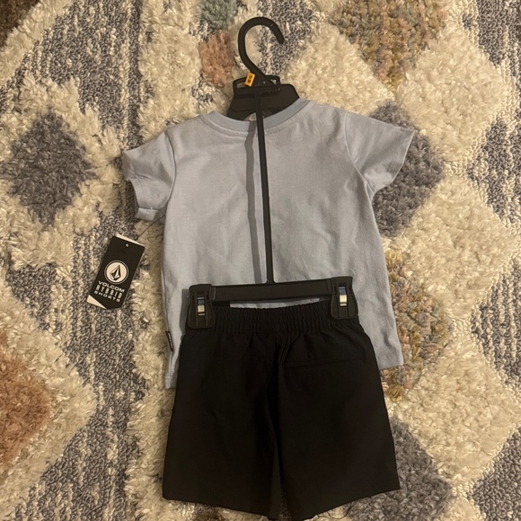 Volcom Set - Picture 2 of 4